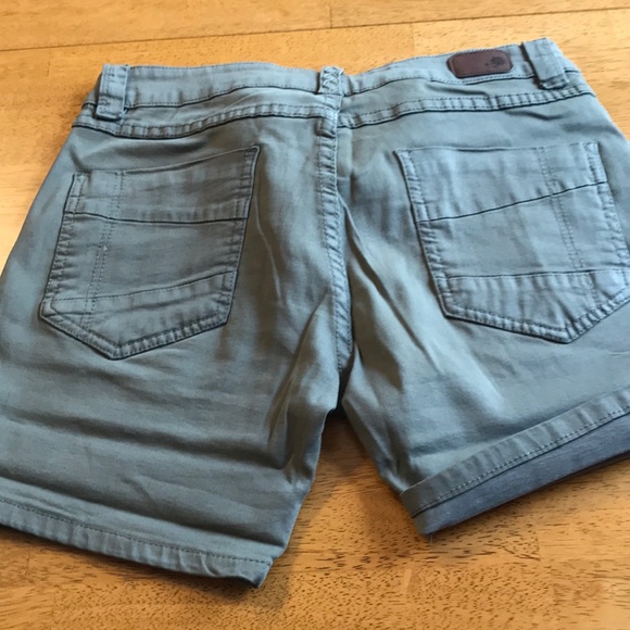 Kaki shorts - Picture 4 of 4
